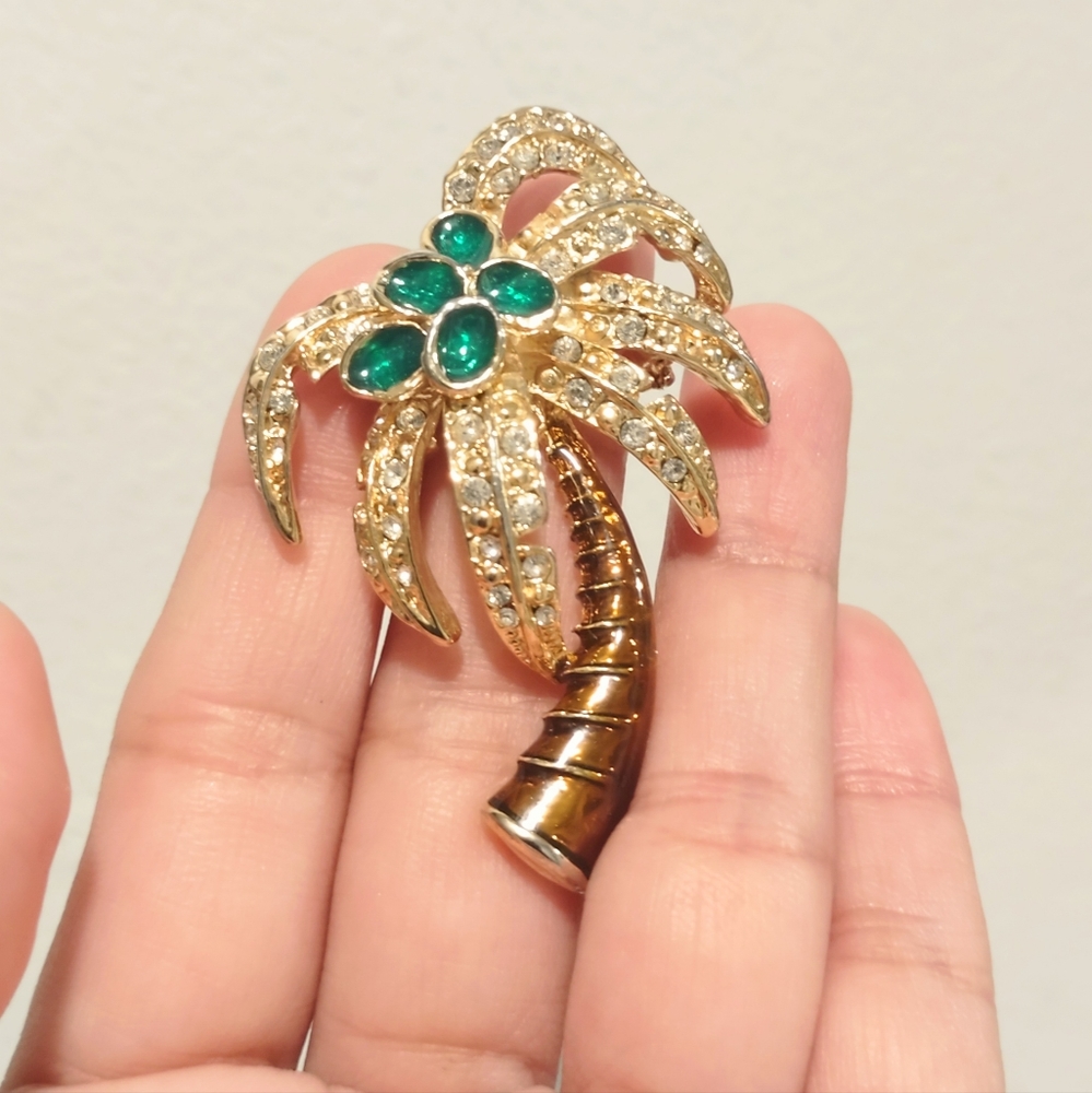 Jeweled Rhinestone Tropical Palm Tree Gold Tone Pin Brooch ✨
